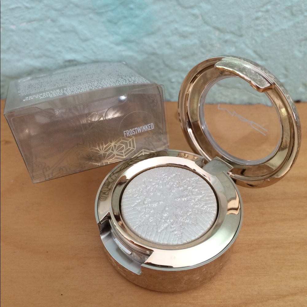 Frostwinked eyeshadow, MAC Snow Ball