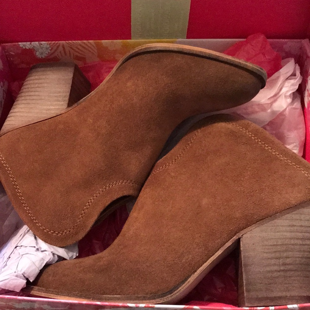 Chinese Laundry booties sz 7