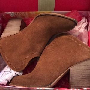 Chinese Laundry booties sz 7