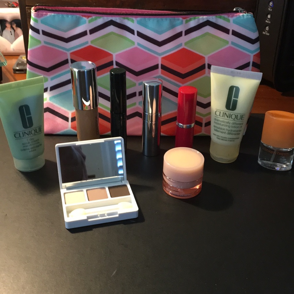 10 piece Clinique make up set. All new products.