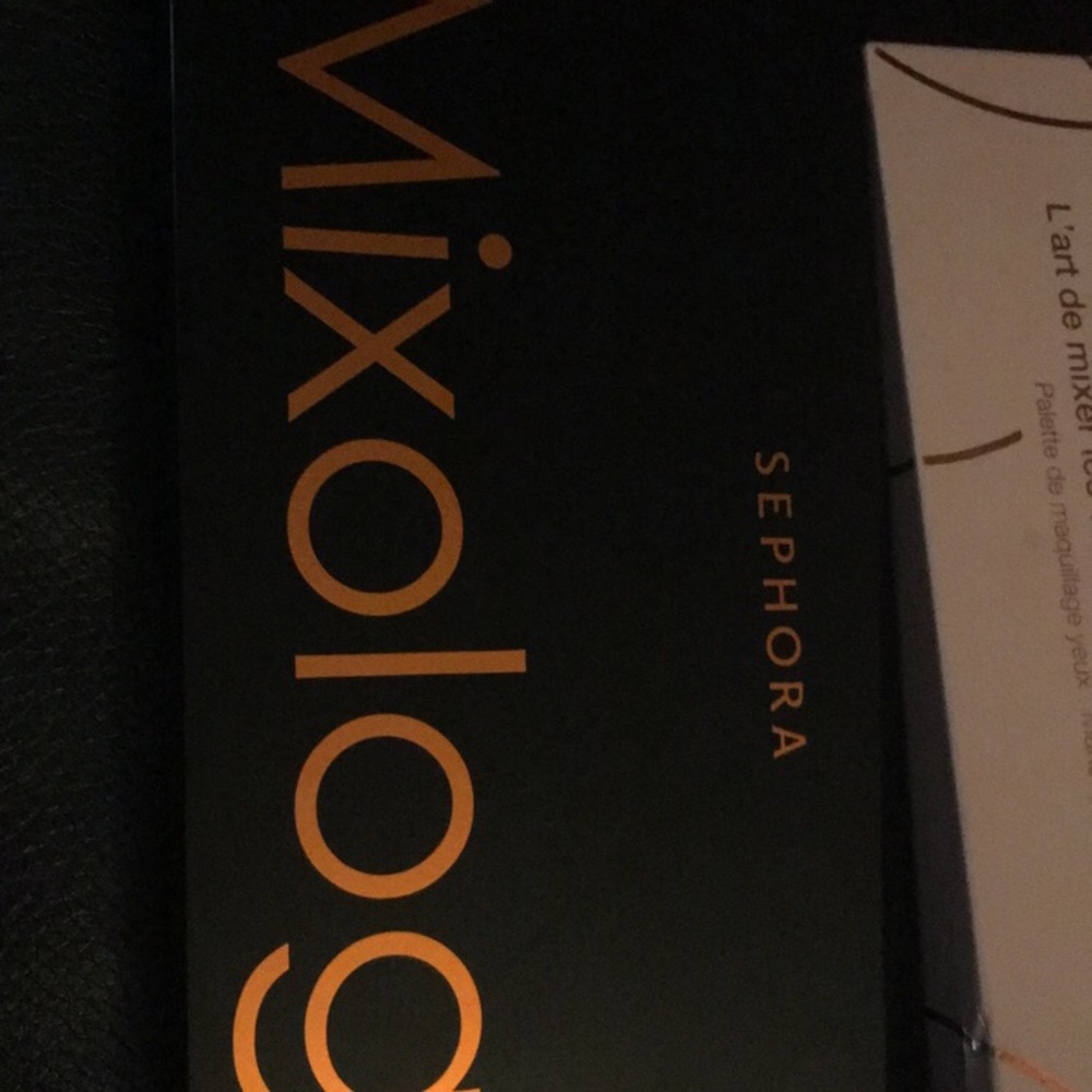 Makeup - Picture 2 of 3