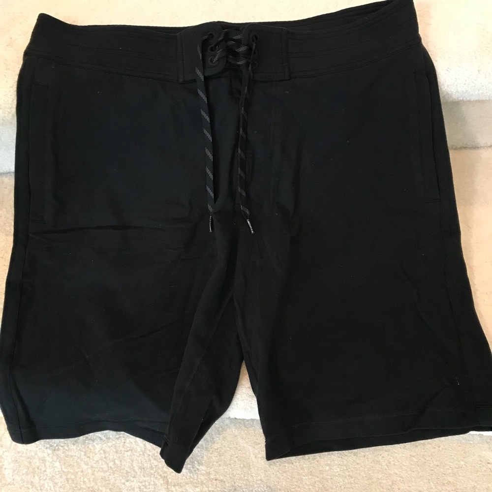 🏀🏋🏼‍♀️ Men’s Lululemon shorts! Black. XL.