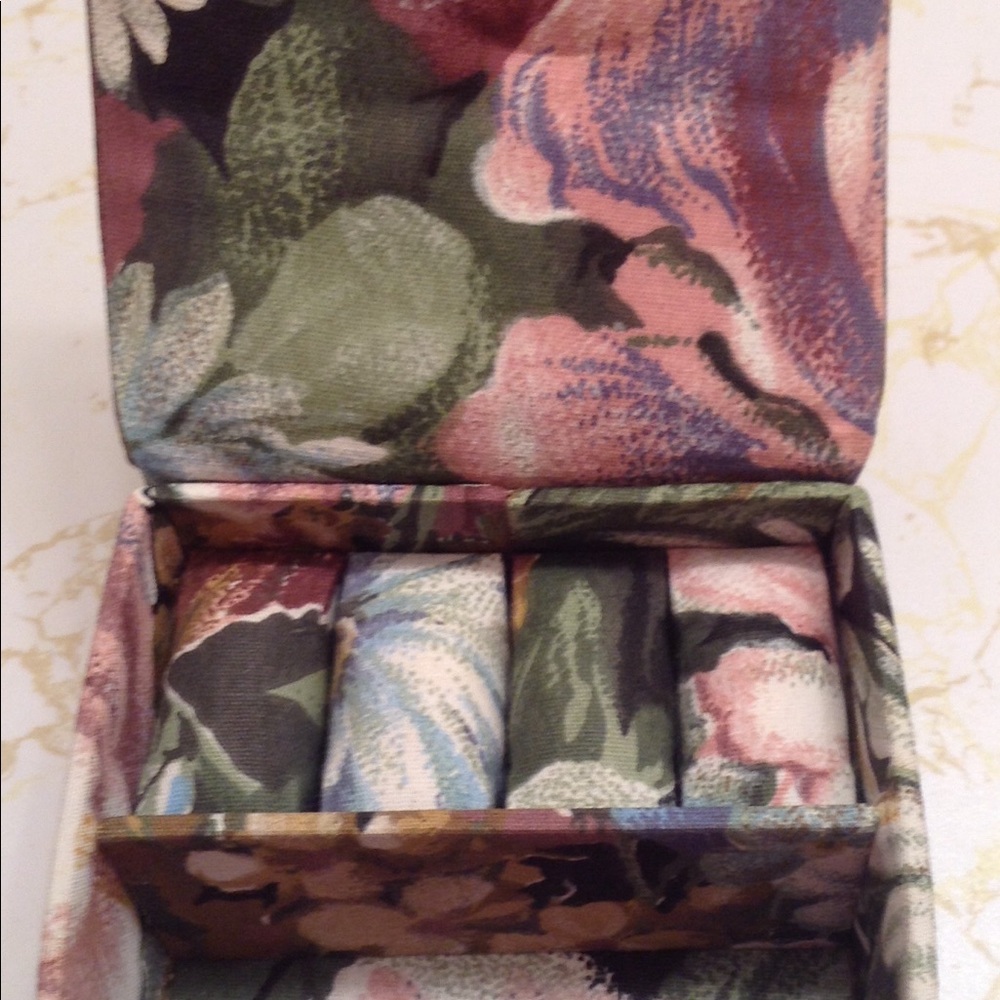 Jewelry box