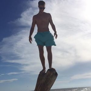 Meet your Posher, Elliot