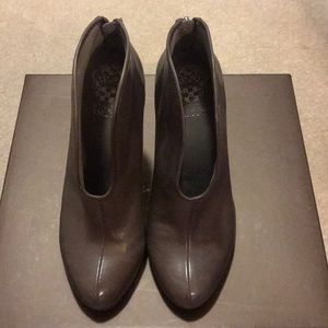 Vince Camuto booties in grey