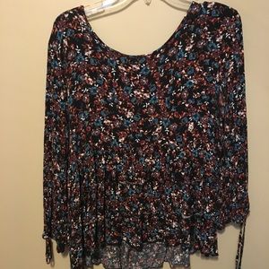 Flower crop sleeve AEO blouse
