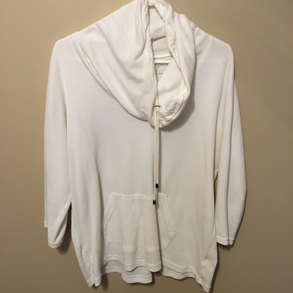 White 3/4 length sleeve sweater!