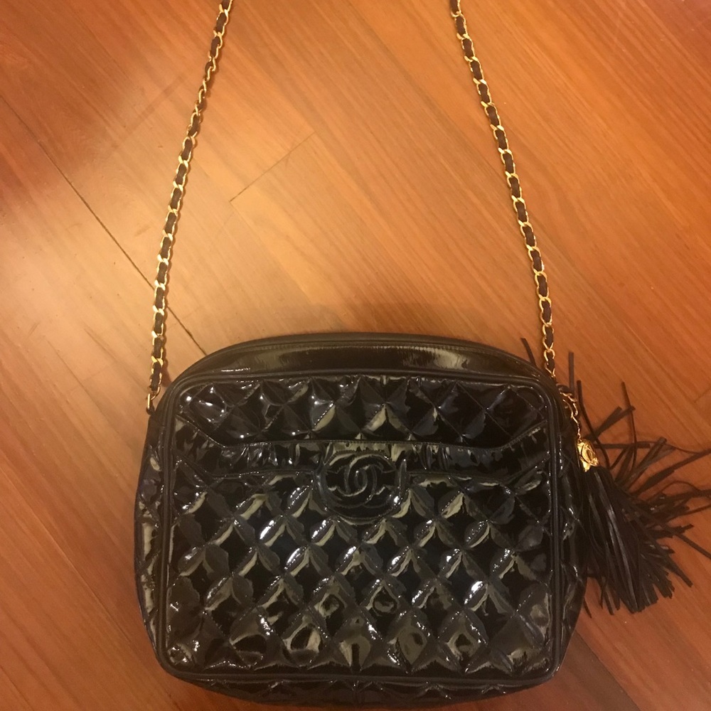 CHANEL Black patent leather tassel shoulder bag
