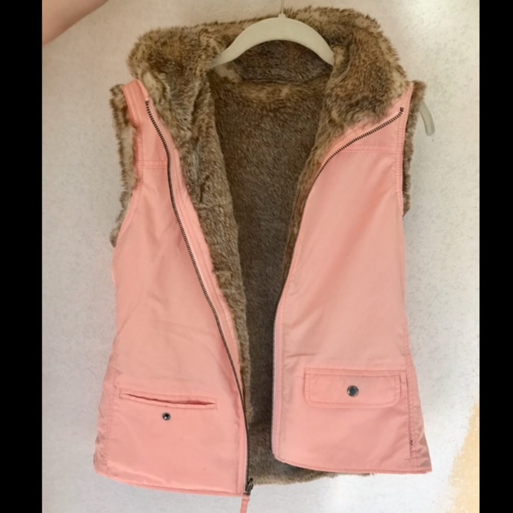 Light pink faux fur vest size M
