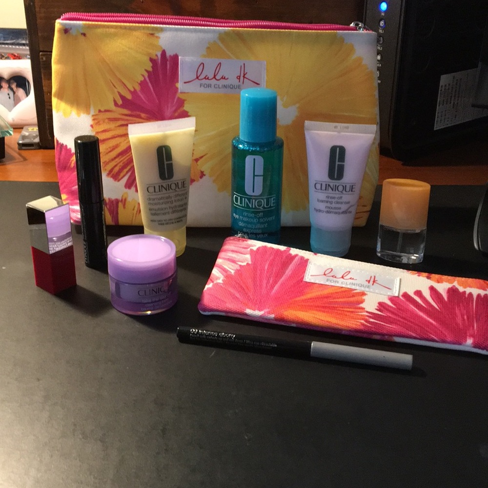 10 piece Clinique make up set. New unused products