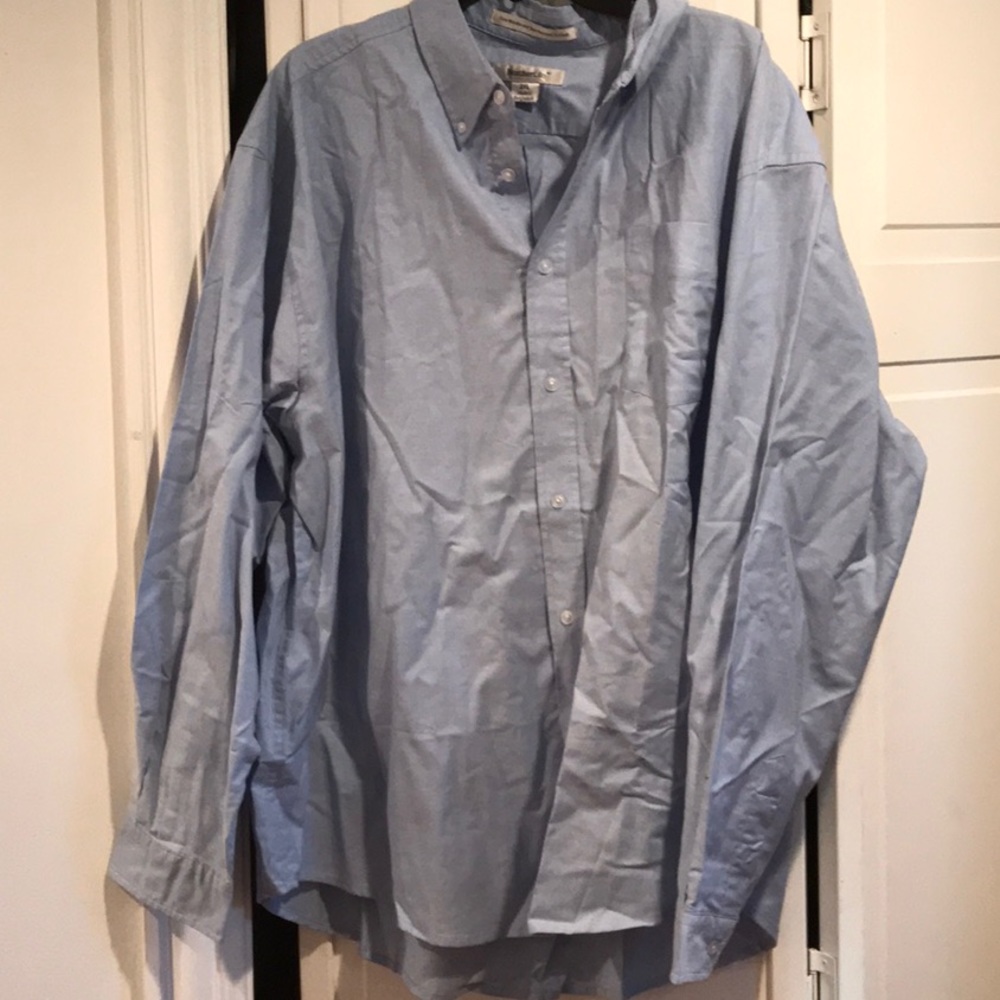 Featherlite men’s button down dress shirt.