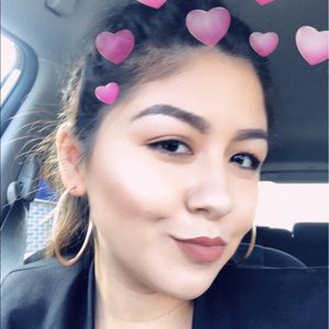 Meet your Posher, Alma