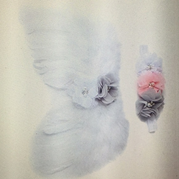 Baby Feathers angel wings & hair clip - Picture 4 of 7