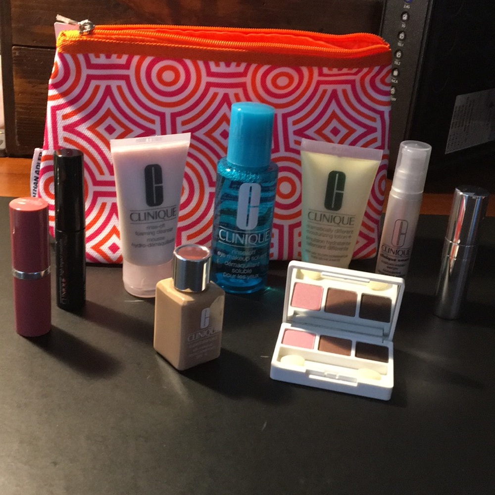 10 piece Clinique make up set. New unused products