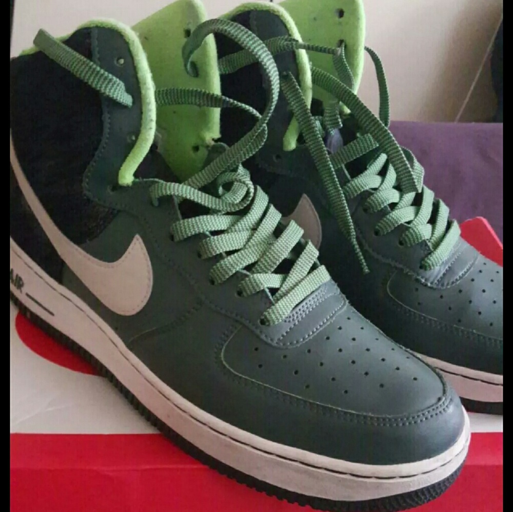 NIKE AIR FORCE 1
