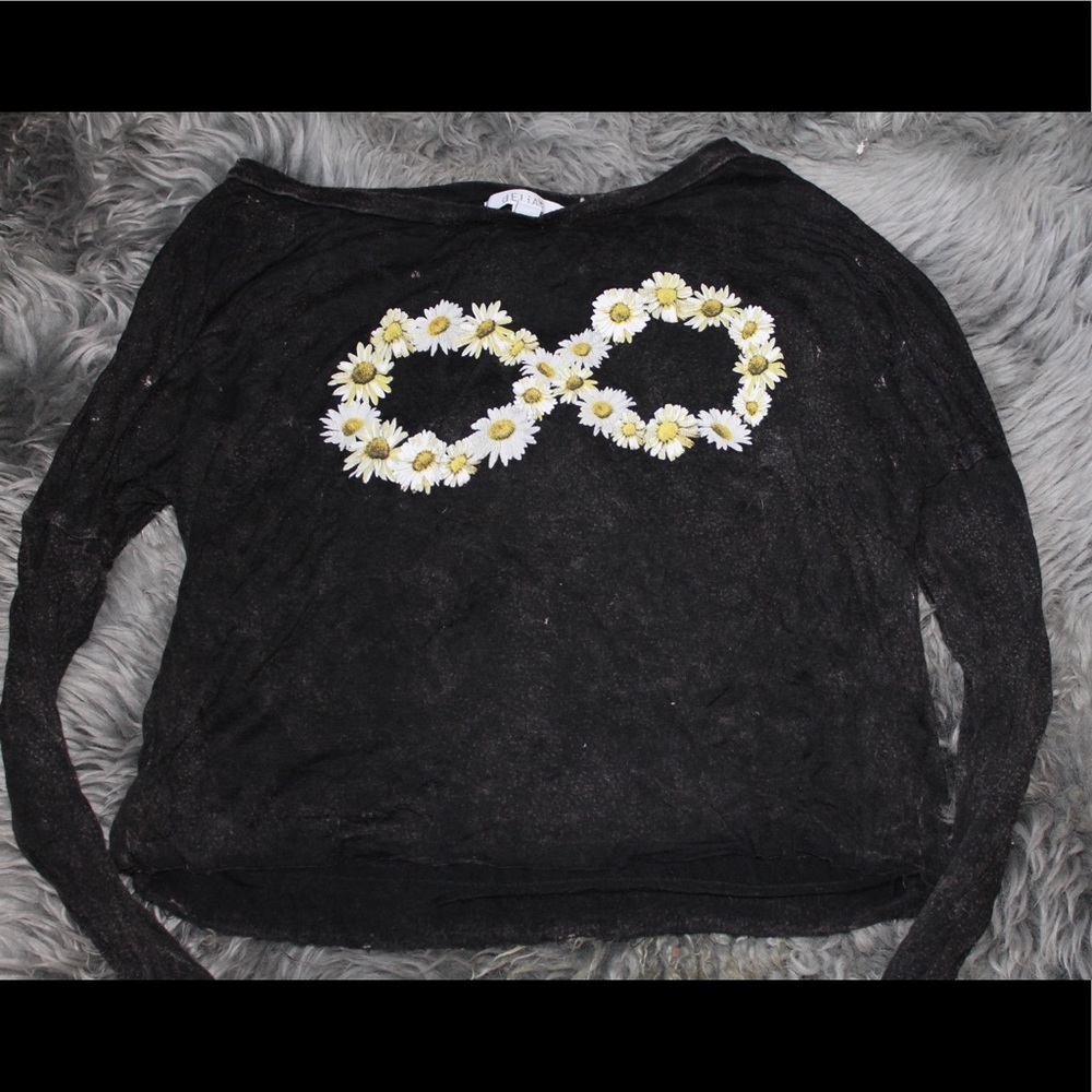 Long Sleeved Infinity Crop Top