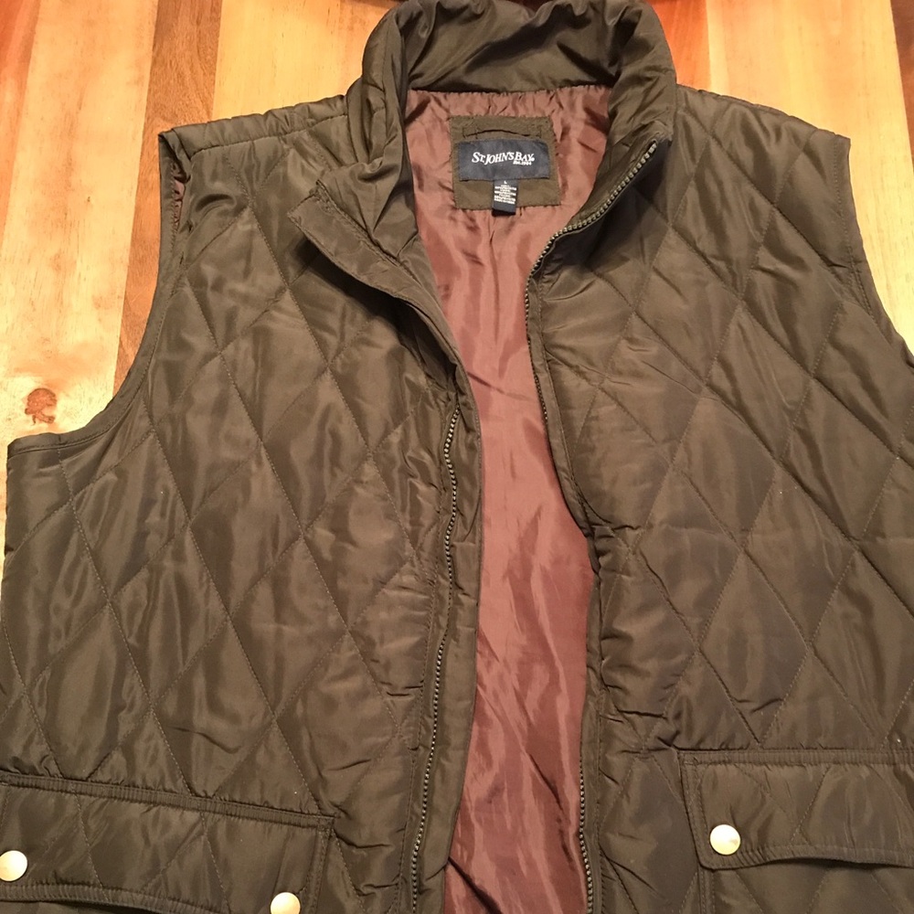 Men's L St. John's Bay dark green quilted vest.