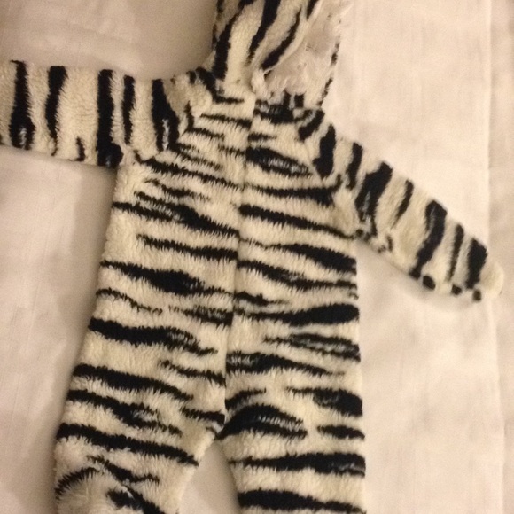 Lovely baby onesie - Picture 2 of 8