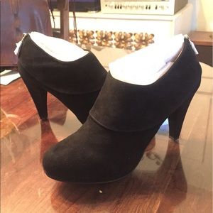 Adrienne Vittadini Black Suede Heels Booties