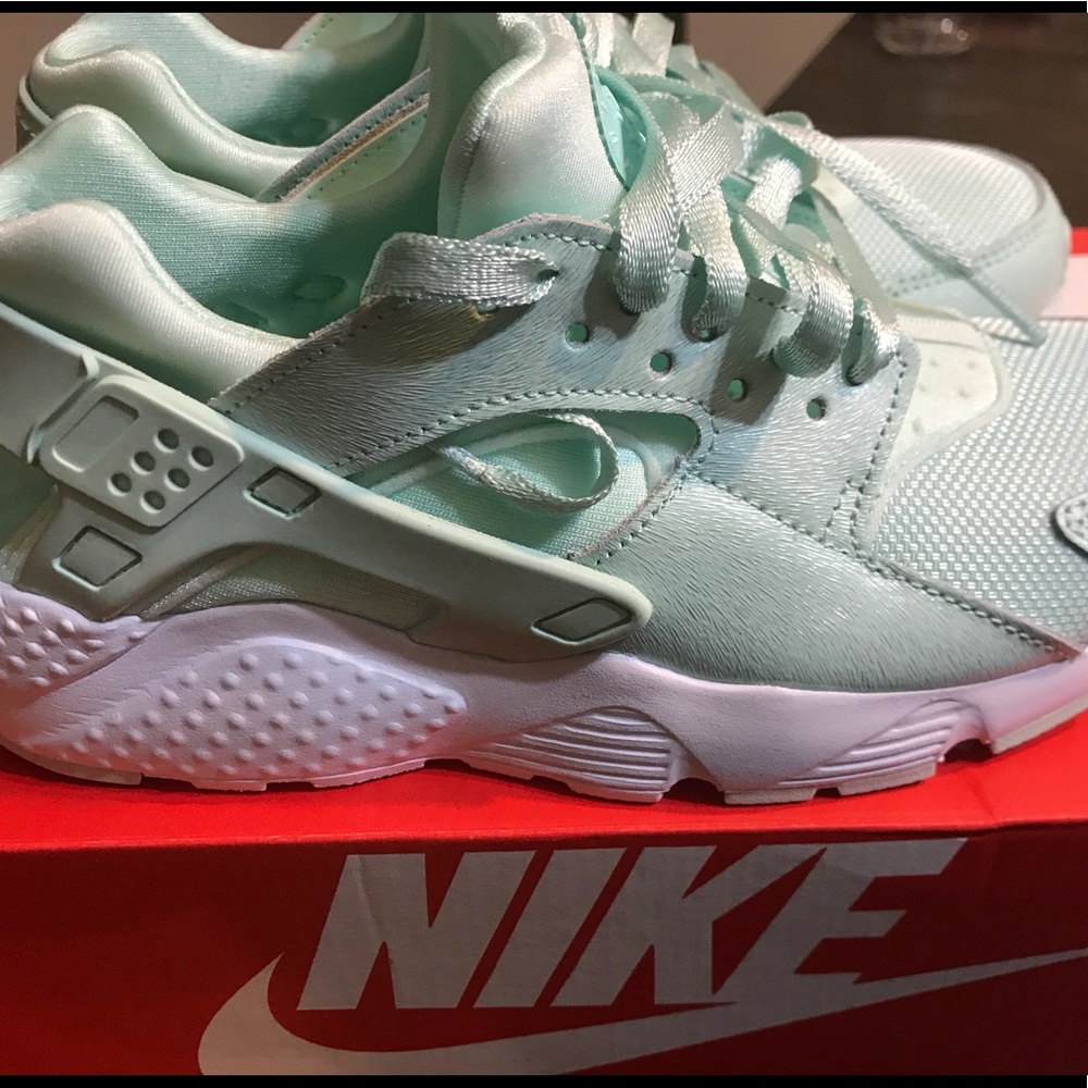 Girls 6y Nike huarache run se (gs) - Picture 3 of 6