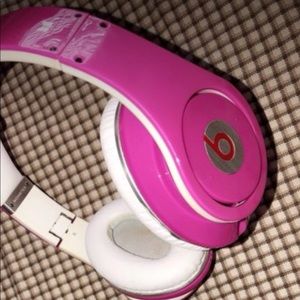Wire Beat Pink Headphones