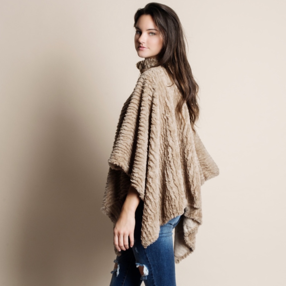 DYLAN Softest Poncho - Picture 5 of 5