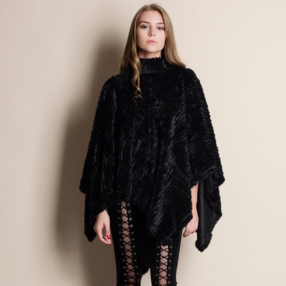 DYLAN Softest Poncho - Picture 2 of 5