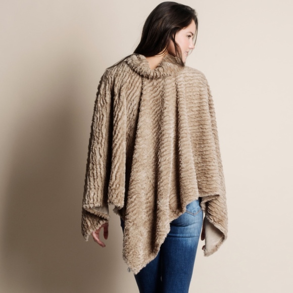 DYLAN Softest Poncho - Picture 3 of 5