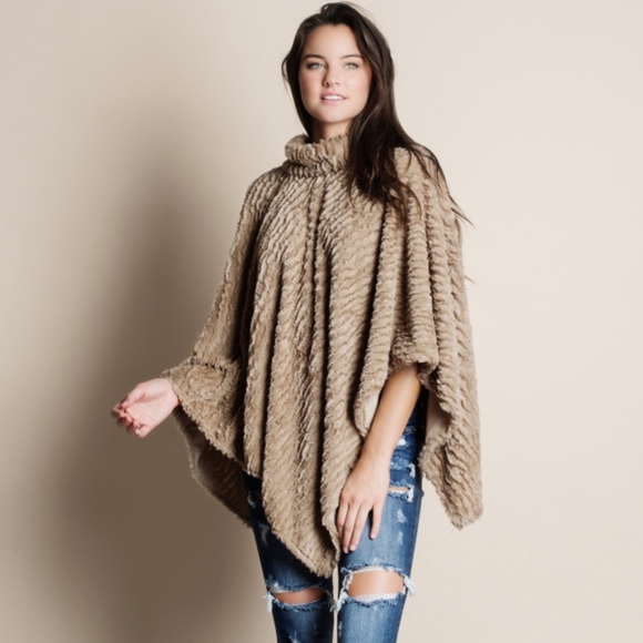 DYLAN Softest Poncho - Picture 4 of 5