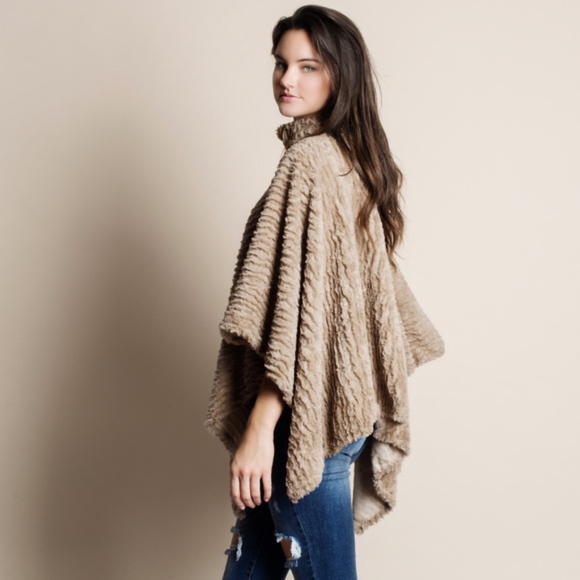 DYLAN Softest Poncho - Picture 5 of 5