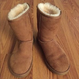 UGG Women's Classic Chestnut Short Boot