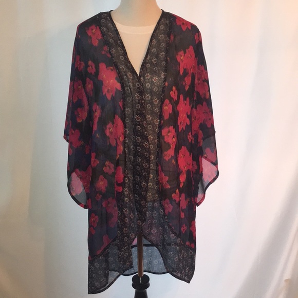 Hollister Tops - Hollister Floral Kimono One Size