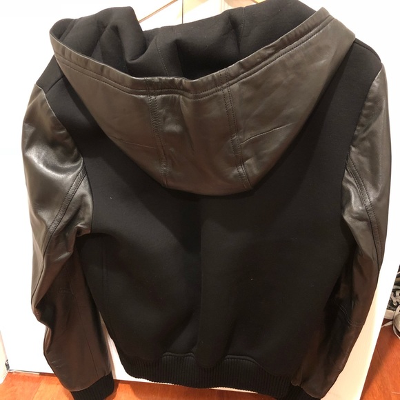 Givenchy - Picture 2 of 5