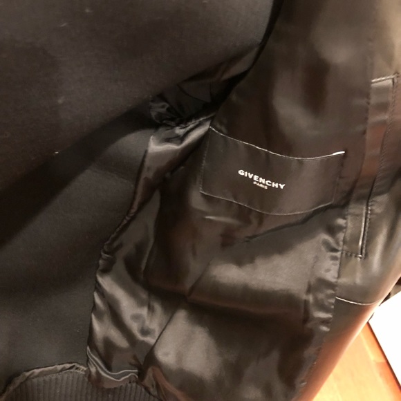 Givenchy - Picture 3 of 5