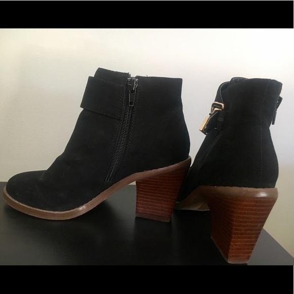 Forever 21 Black Suede Ankle booties - Picture 2 of 4