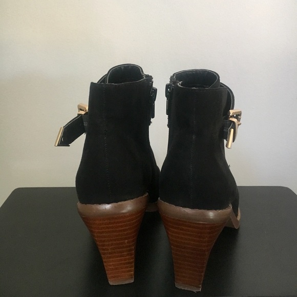 Forever 21 Black Suede Ankle booties - Picture 3 of 4