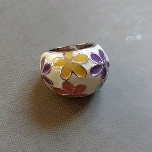 Fashion Ring darling Daisy painted enamel