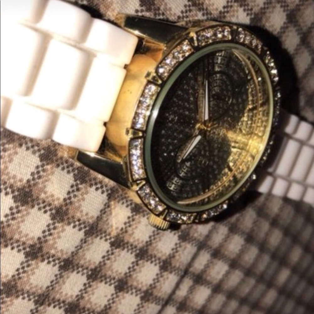 Watch - Picture 2 of 3