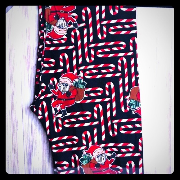 LuLaRoe Pants - 🎉NOW ON SALE🎉OS LuLaRoe Christmas Leggings 🎅 🎄