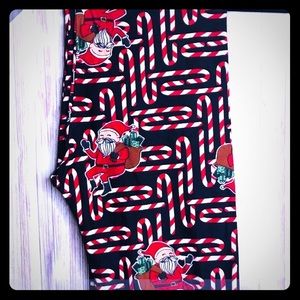 🎉NOW ON SALE🎉OS LuLaRoe Christmas Leggings 🎅 🎄