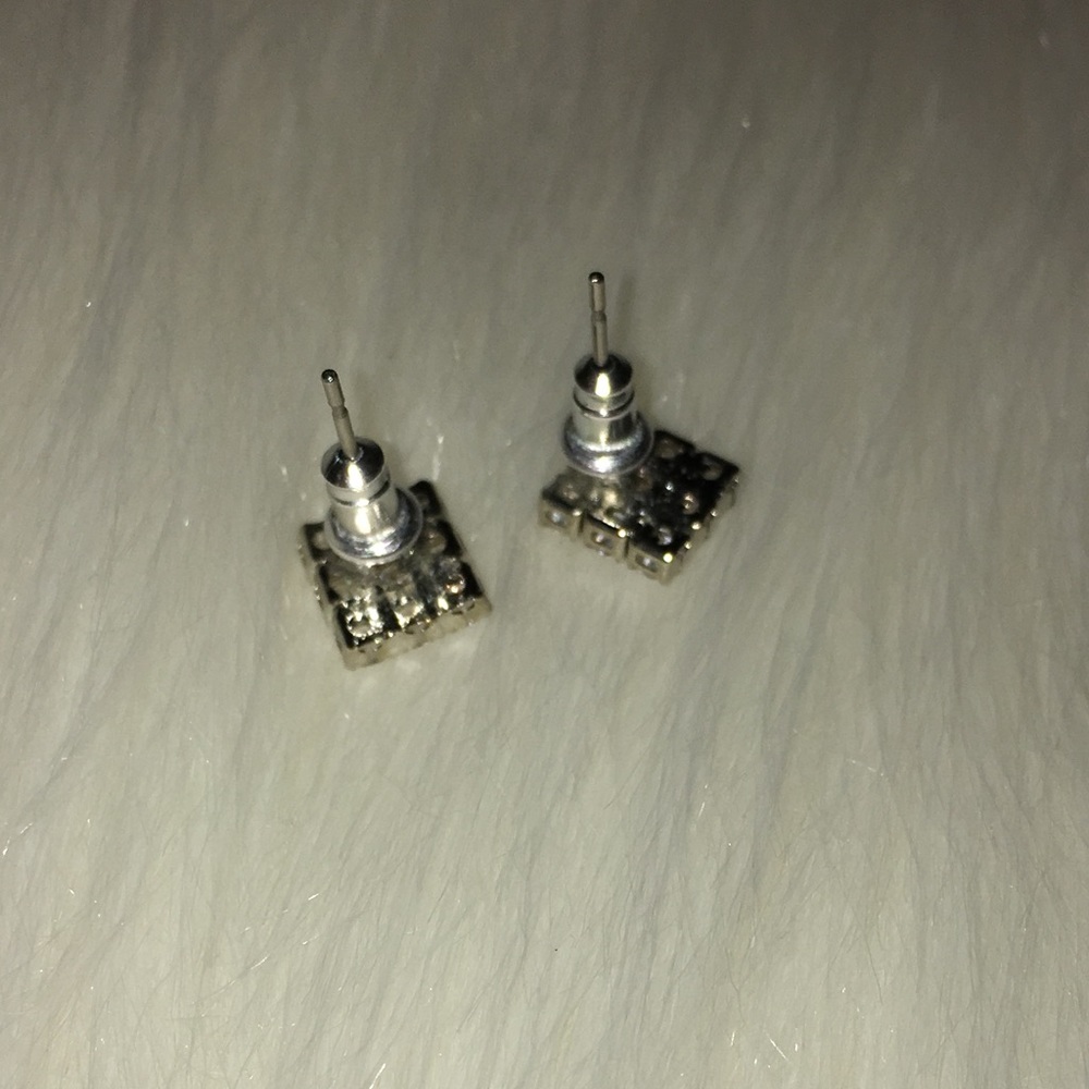 Pretty Diamond Shaped Earrings - Picture 3 of 5