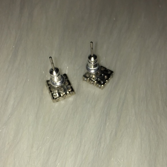 Pretty Diamond Shaped Earrings - Picture 3 of 5