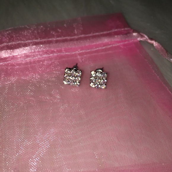Pretty Diamond Shaped Earrings - Picture 4 of 5