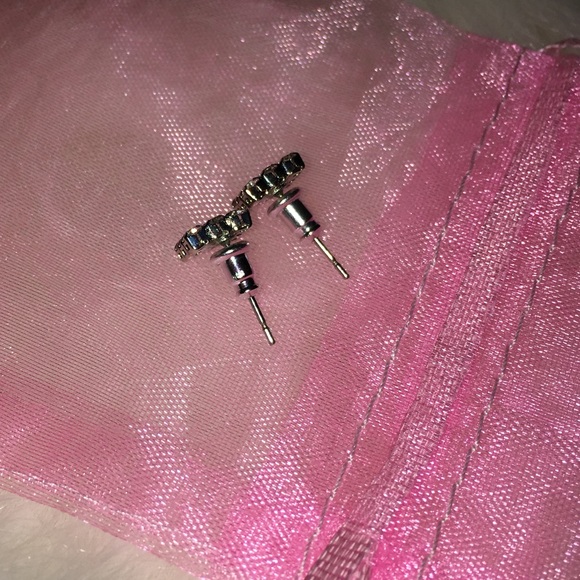 Pretty Diamond Shaped Earrings - Picture 5 of 5