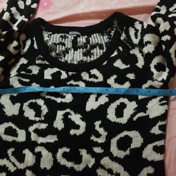 Leopard Sweater NWoT - Picture 3 of 5