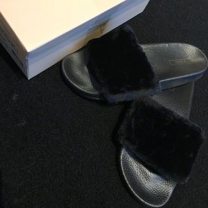 Yoki furr slippers slides black