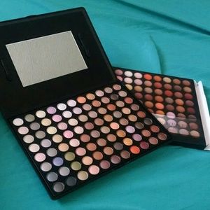 Eyeshadow palette