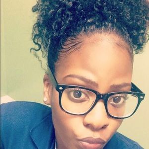 Meet your Posher, Emmanuelle