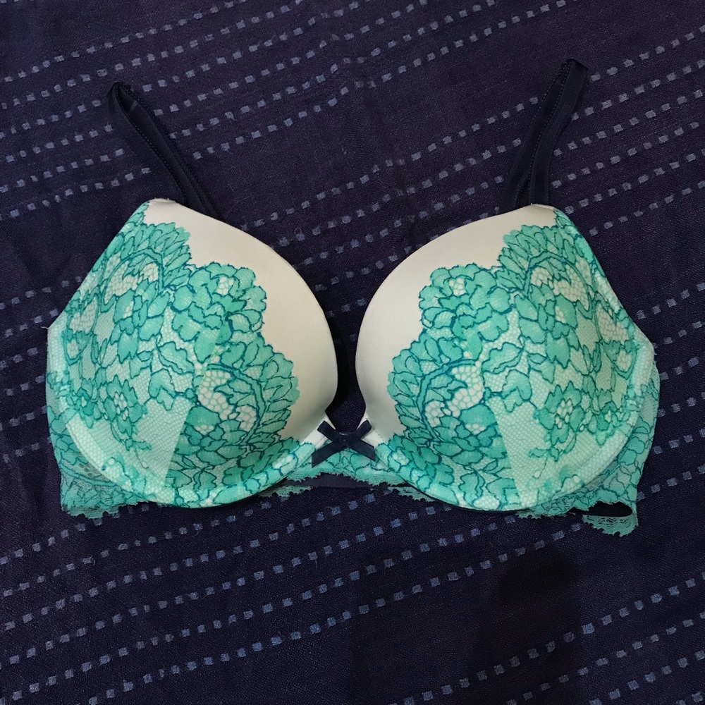 DREAM ANGELS PUSH-UP BY VICTORIA’S SEC. Bonus bra!