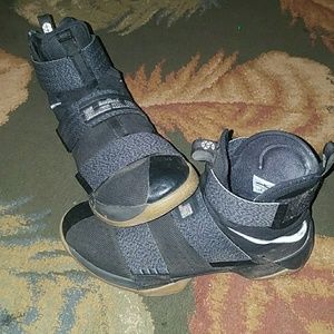Lebron Soldier 10